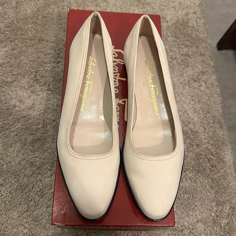 Salvatore Ferragamo Boutique Bone flat size 6.5